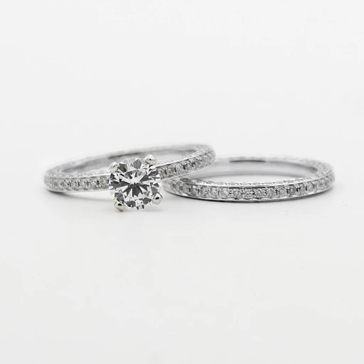 The Allure of Emerald Earrings: A Timeless Elegance