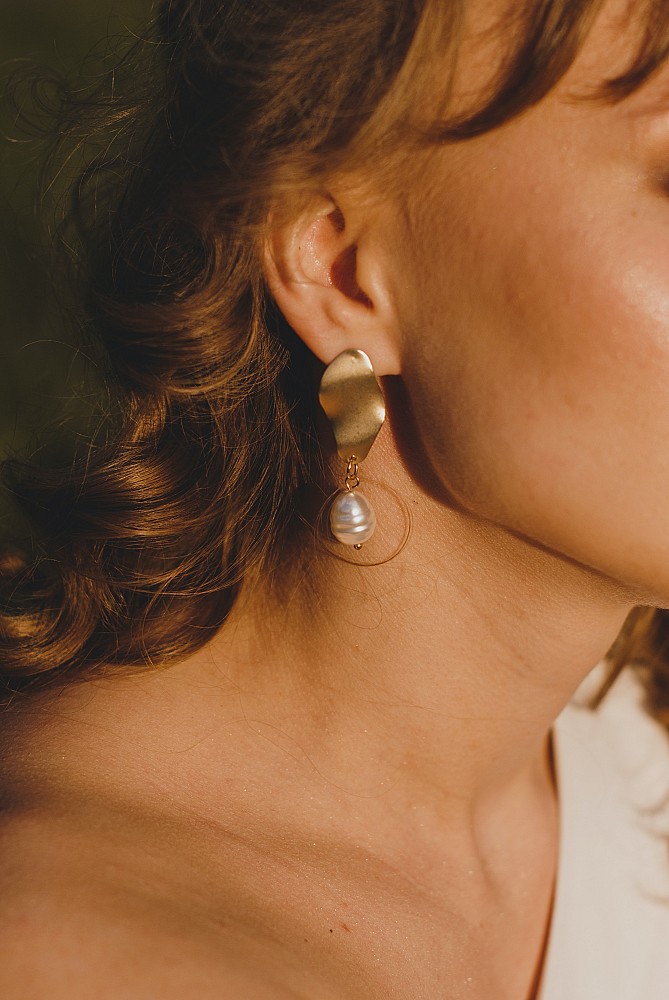 The enduring elegance of non tarnish gold jewelry for discerning owners