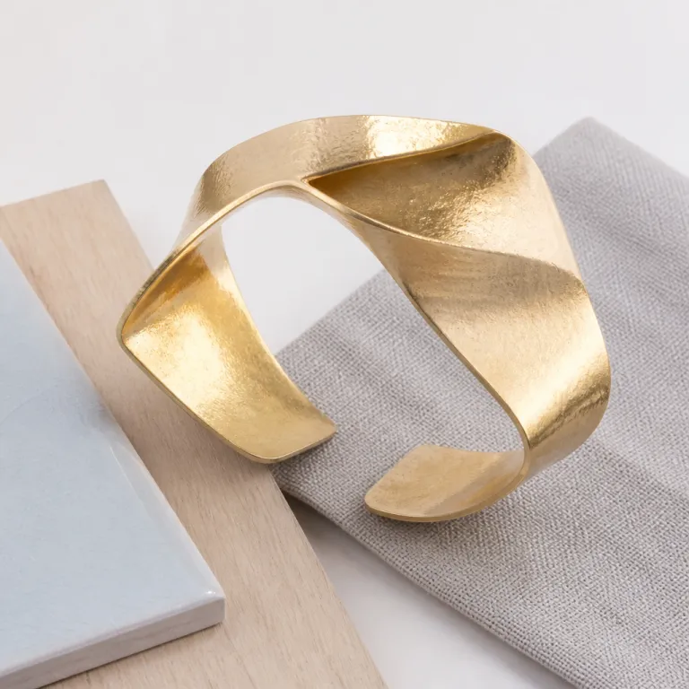 Sculptural Gold and the New Fine Jewelry: When the Metalwork Becomes the Centerpiece