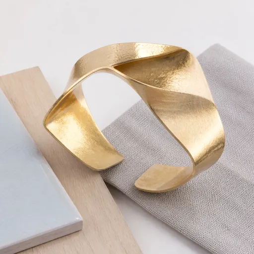 Sculptural Gold and the New Fine Jewelry: When the Metalwork Becomes the Centerpiece